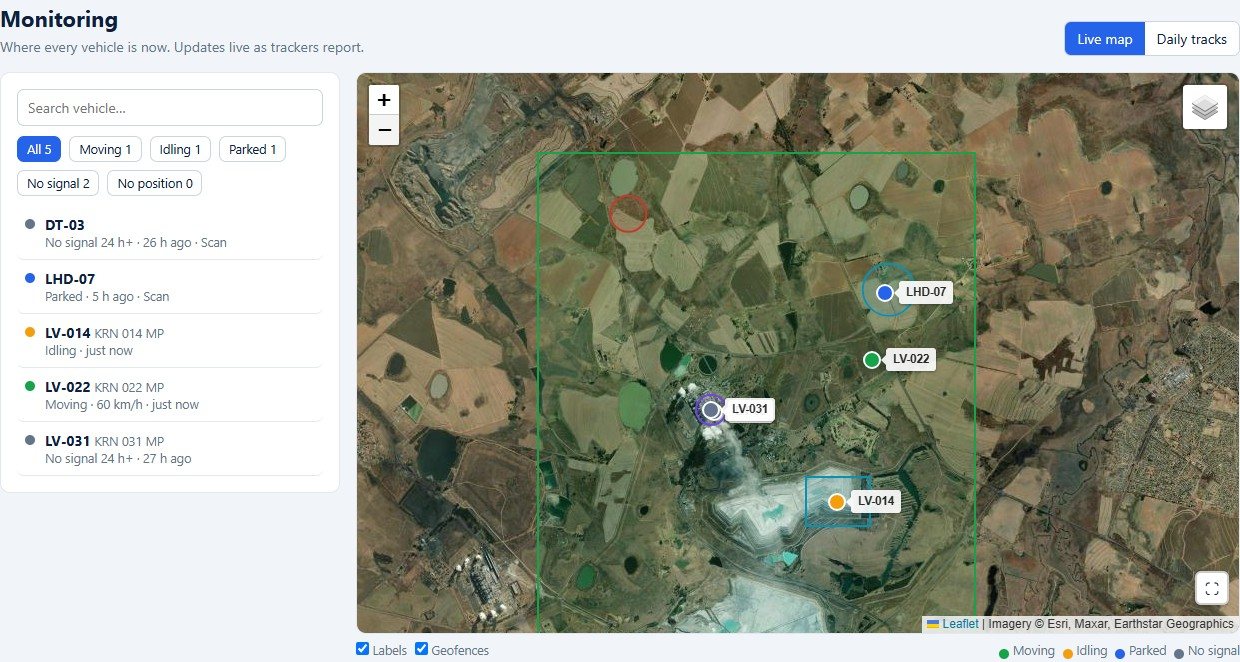 Carte en vue satellite avec des unités sur un site minier et le géorepérage de la concession
